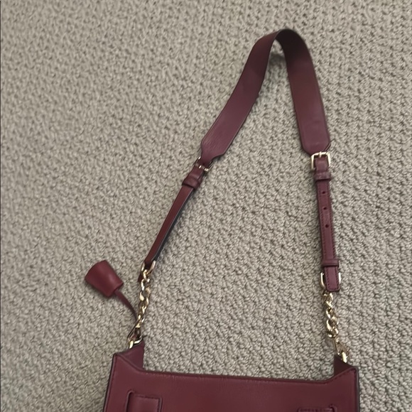 Elegant Burgundy Leather Shoulder Bag - Picture 3 of 5